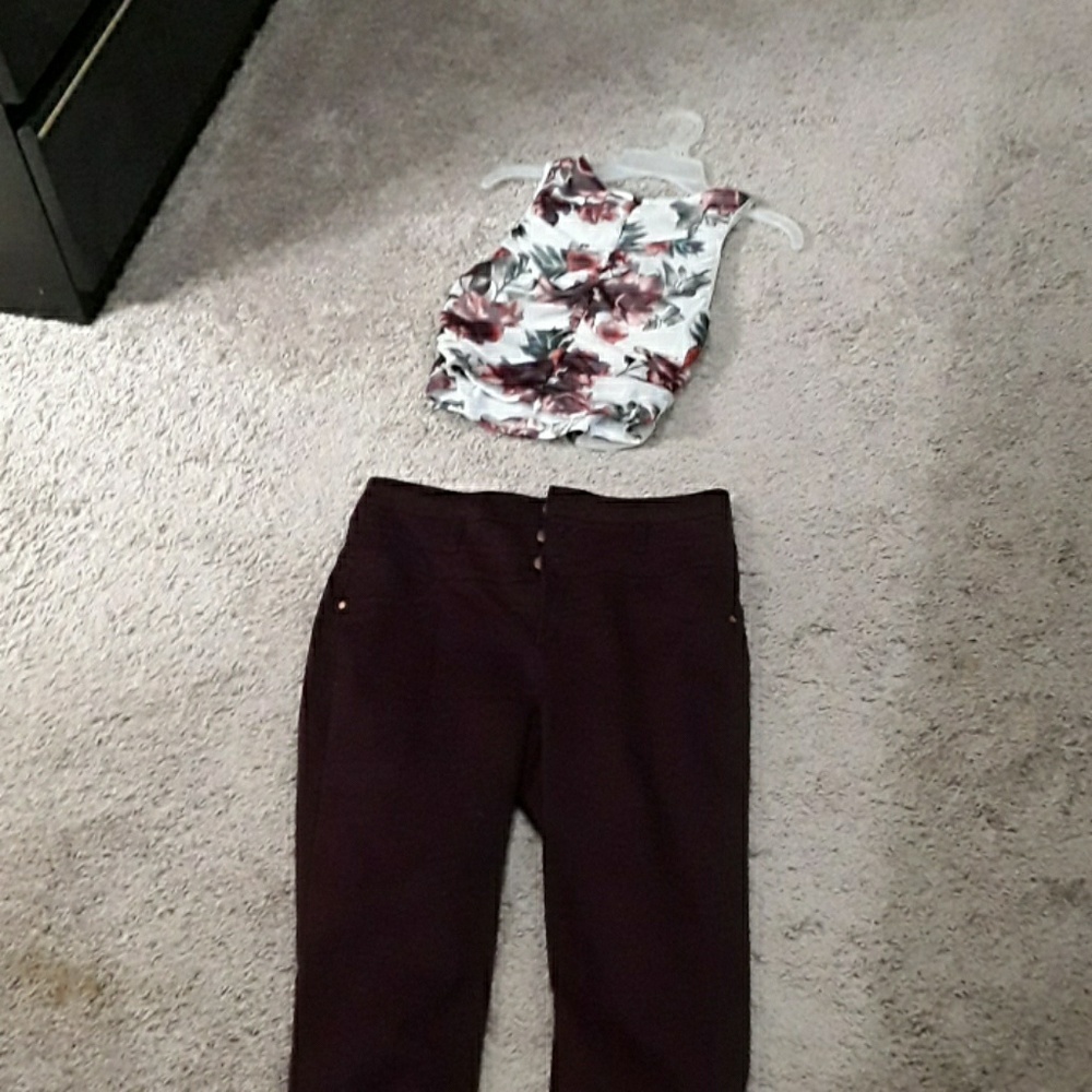 4 for $10 💝 M crop top Charlotte Russe flower top